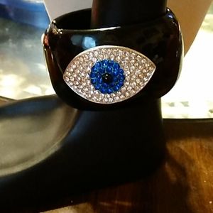 Evil eye bracelet in Black clamper style very chic